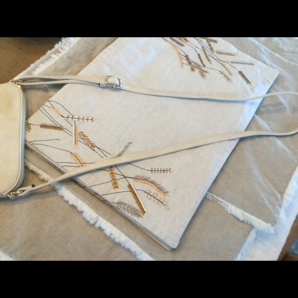 Perfect “Fall” crossbody - Picture 3 of 6